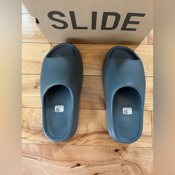 Adidas | Men’s Yeezy slide slate grey main image 5
